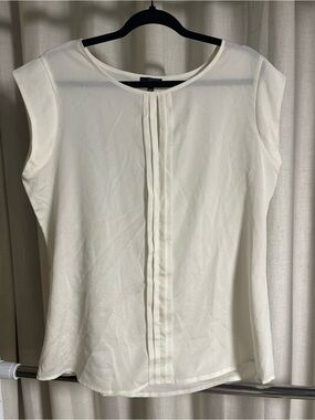 The Limited Women’s Cream Pleated Front Cap-Sleeve Top